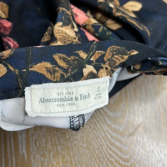 ABERCROMBIE & FITCH Navy Floral Scuba Skirt S - Picture 6 of 8
